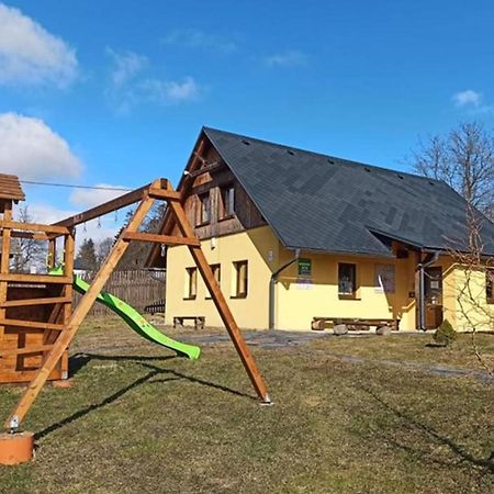 Pensiony A Ubytovani V Kempu Indiana Edrovice Exterior photo