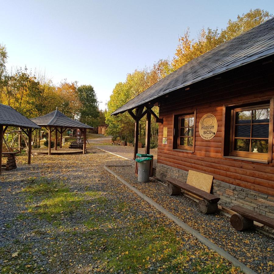 Pensiony A Ubytovani V Kempu Indiana Edrovice Exterior photo