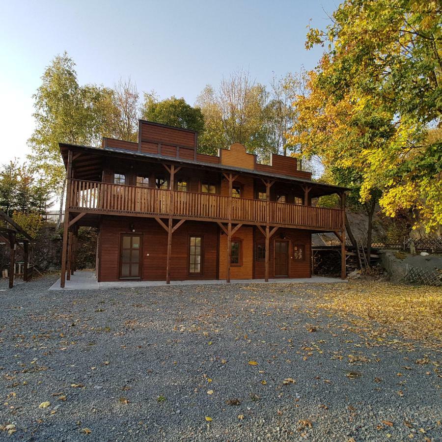 Pensiony A Ubytovani V Kempu Indiana Edrovice Exterior photo