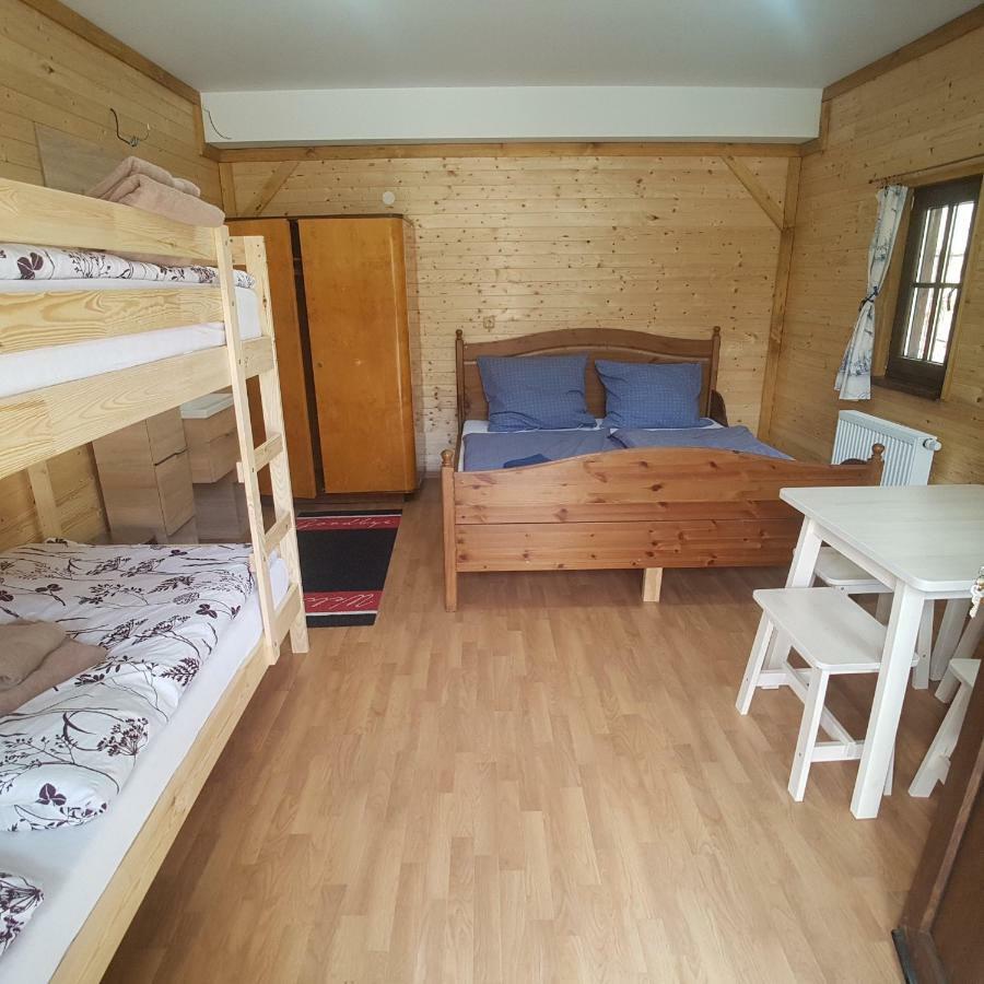 Pensiony A Ubytovani V Kempu Indiana Edrovice Exterior photo